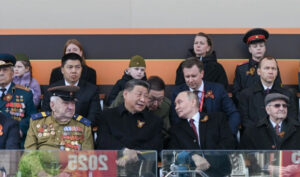Chủ tịch Trung Quốc Tập Cận Bình dự lễ duyệt binh Ngày Chiến thắng cùng Tổng thống Nga Putin (9/5/2025) 7 Tập Cận Bình sát cánh cùng Putin trong cuộc diễu binh Ngày Chiến thắng tại Nga